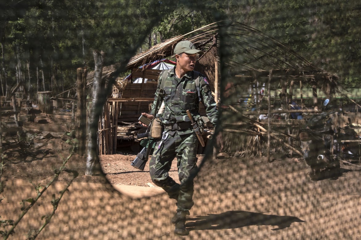 Birmania, la battaglia di Miawaddy mette la giunta spalle al muro