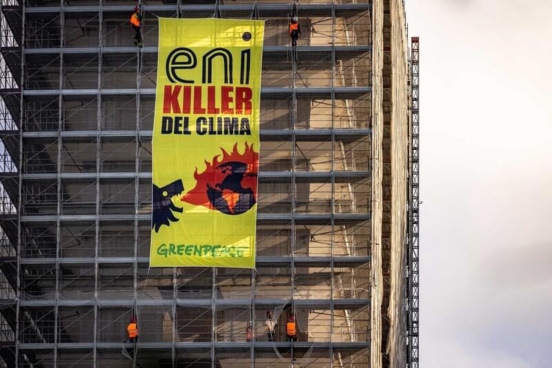 Protesta di Greenpeace contro Eni