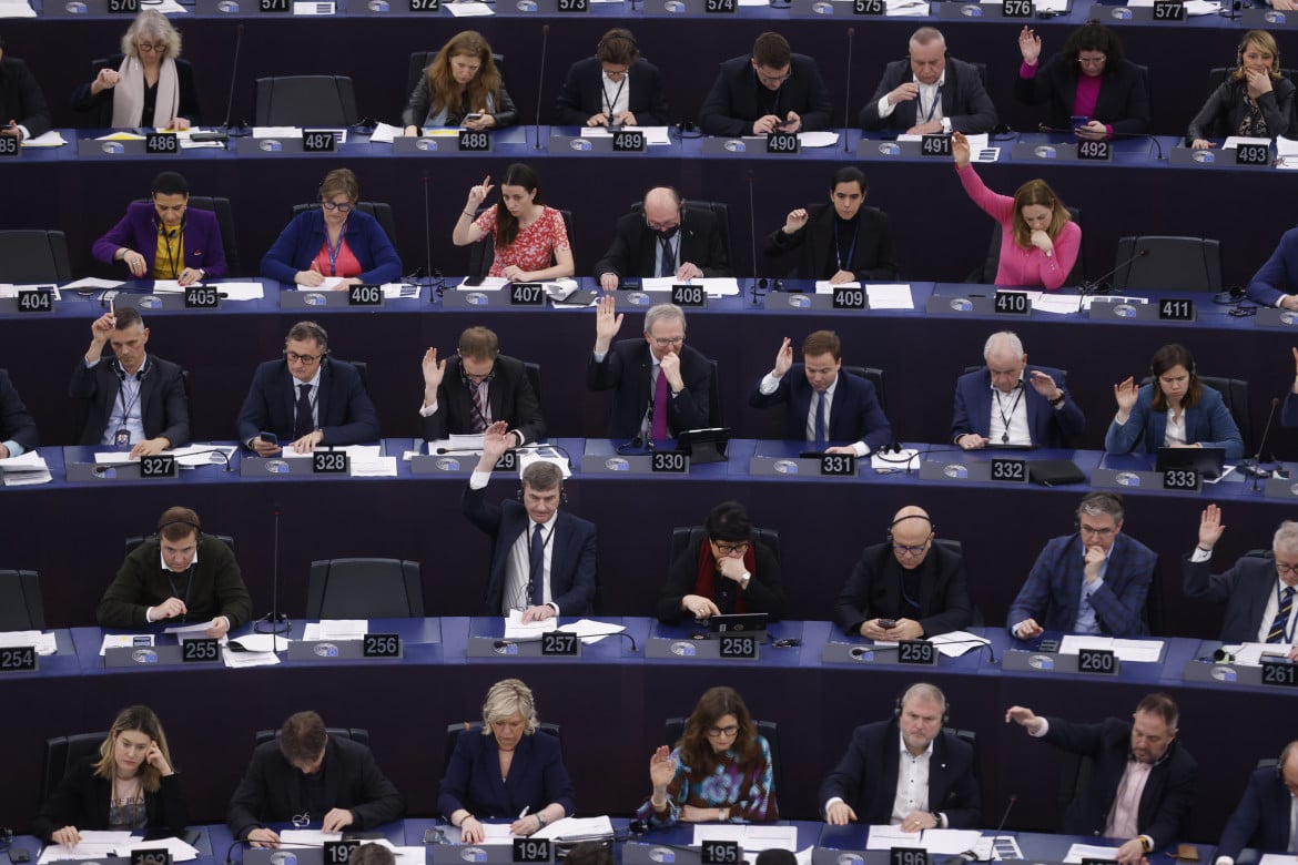 Libertà dei media, sì del parlamento Ue. Si apre il caso Rai