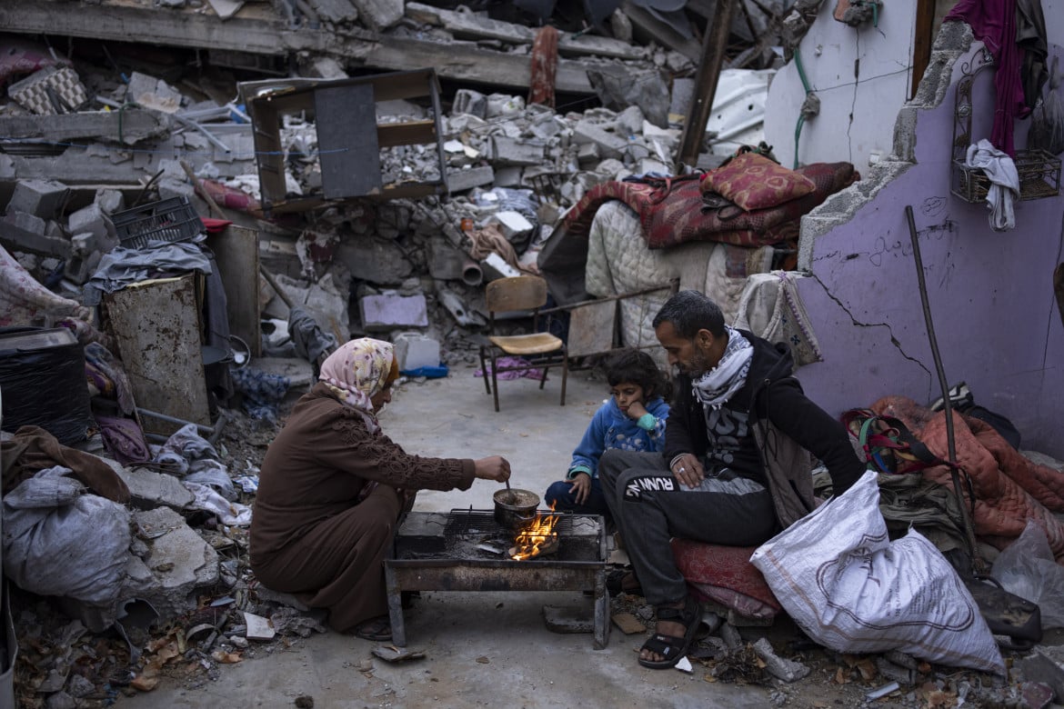 Sfollati palestinesi a Rafah