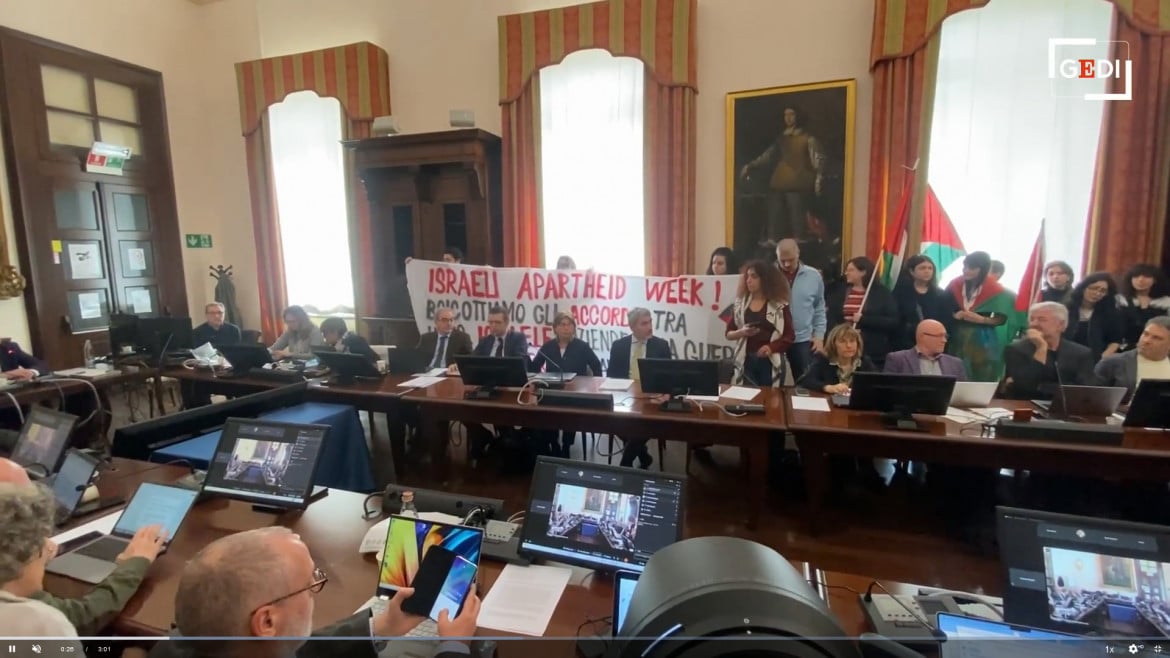 Il presidio per la Palestina al senato accademico dell’università di Torino