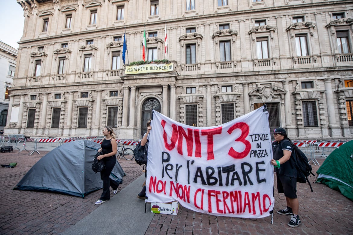 Milano, presidio del movimento delle Tende foto di Claudio Furlan/LaPresse