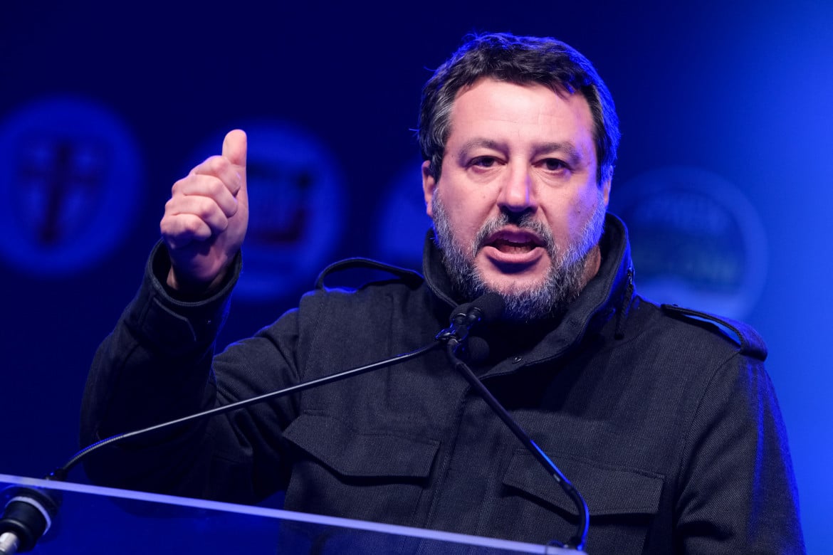 Salvini cede al pressing: «Congresso dopo le europee»