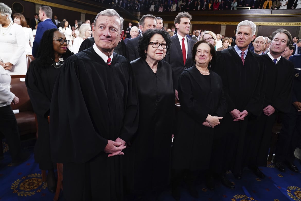 I giudici della Corte Suprema in prima fila nel discorso sullo stato dell'unione di Joe Biden 
