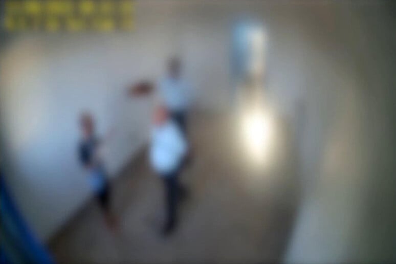 Foggia, «tortura» su due detenuti di cui uno è malato psichico