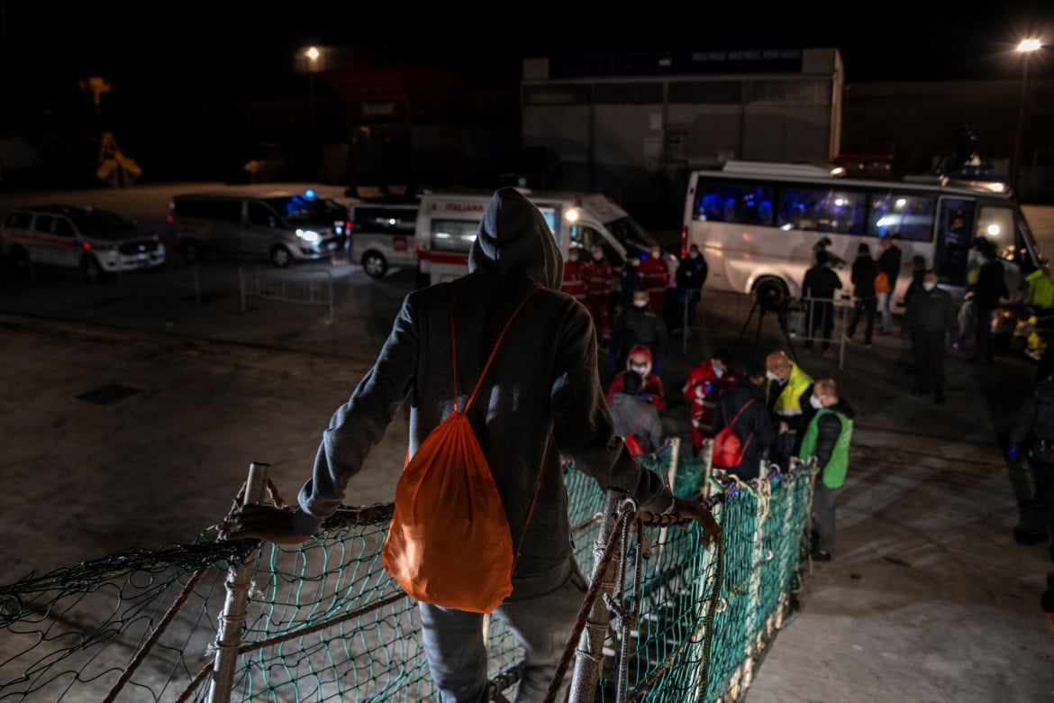 Il sindaco di Ravenna: «Ora il governo pensi anche ai migranti vivi»