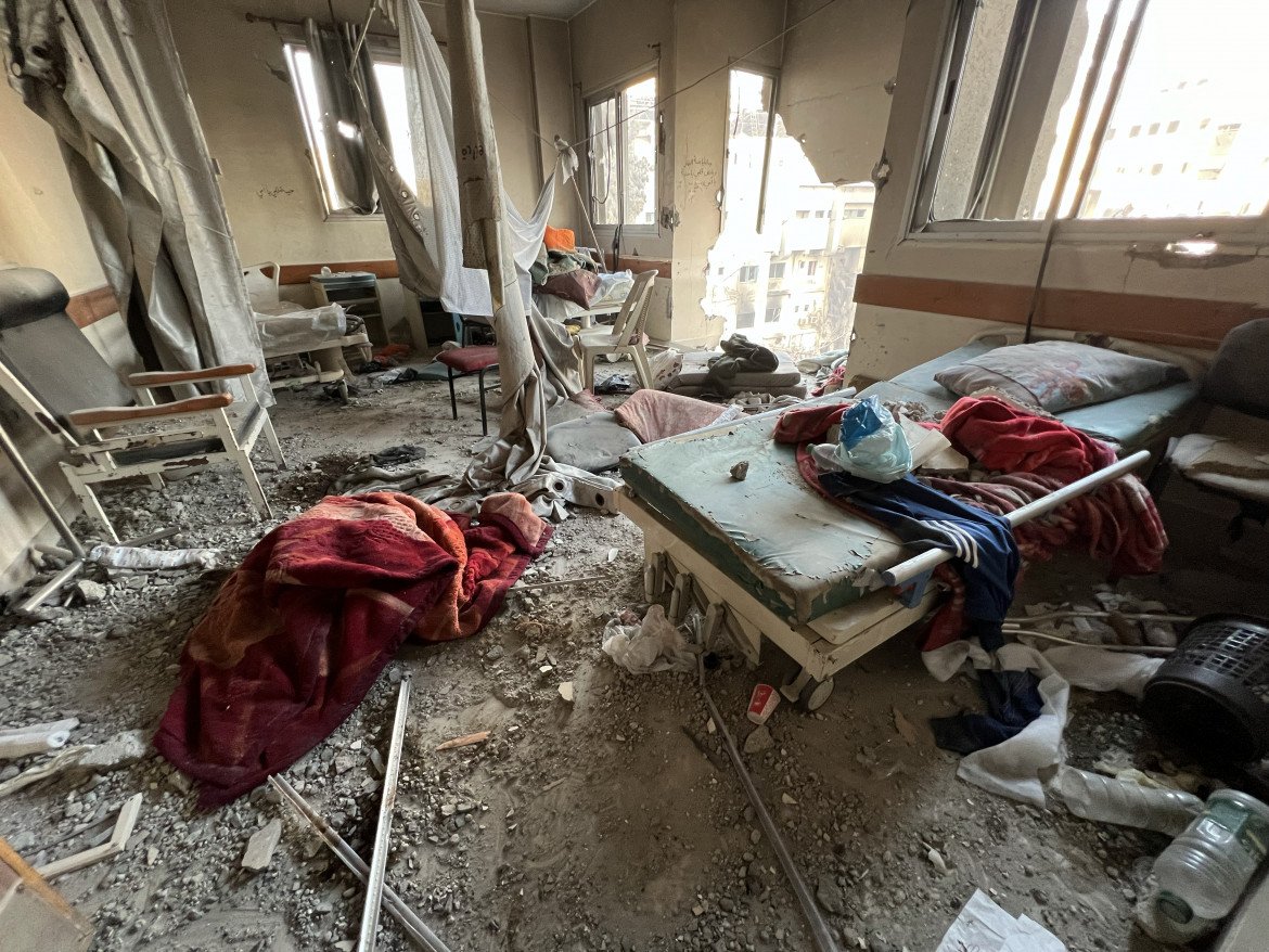 Dentro lo Shifa, dopo l'assedio israeliano (Foto Getty Images)