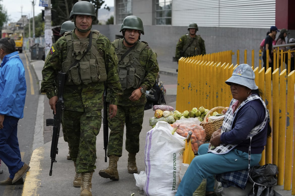 Esercito nelle strade più altri 10 quesiti per l’Ecuador di Noboa