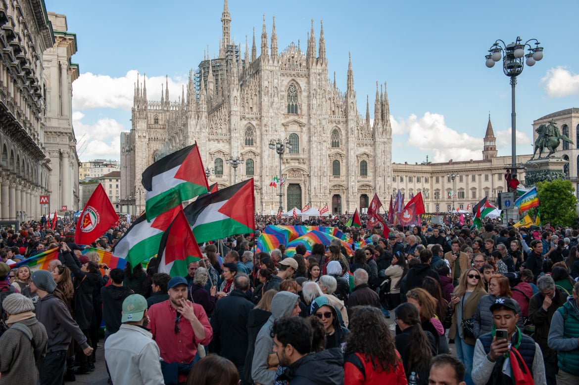 La piazza del 25 aprile a Milano foto Andrea Sabbadini