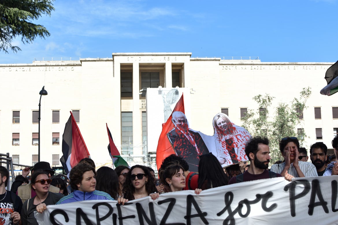 Corteo sfila per le vie della città universitaria - La Sapienza - 16/04/2024