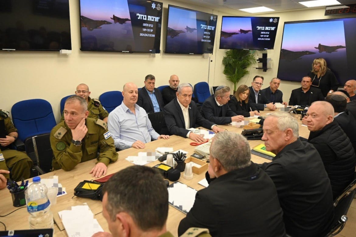 Netanyahu con il gabinetto di guerra a Tel Aviv durante l'attacco iraniano a Israele