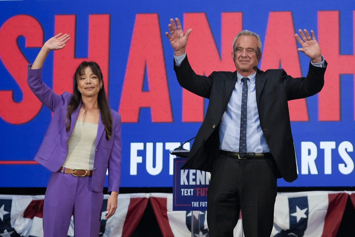 Presidential candidate Robert F. Kennedy Jr. right, waves on stage with Nicole Shanahan, after announcing her as his running mate, during a campaign event, Tuesday, March 26, 2024, in Oakland