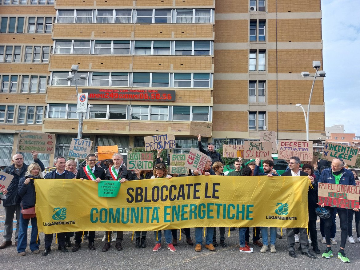 Roma, una manifestazione per le Comunità energetiche rinnovabili davanti al Mase Foto Archivo Legambiente