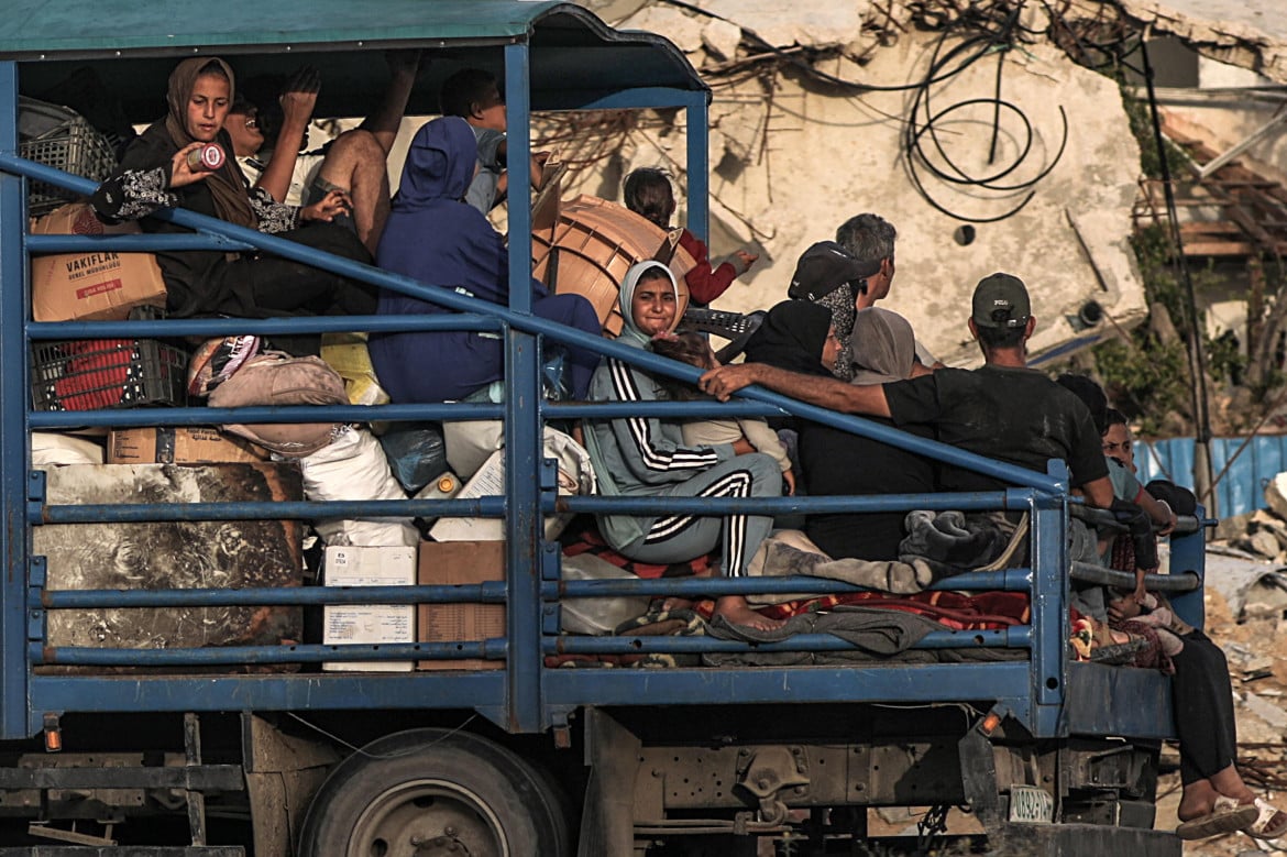 Civili scappano da Rafah