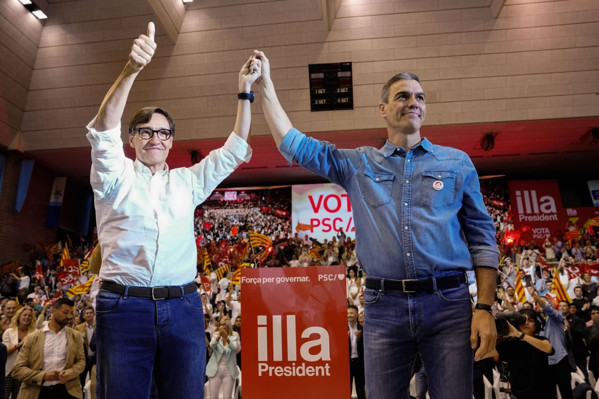 Barcellona, Pedro Sánchez con il candidato del Psoe alla presidenza della Catalogna Salvador Illa