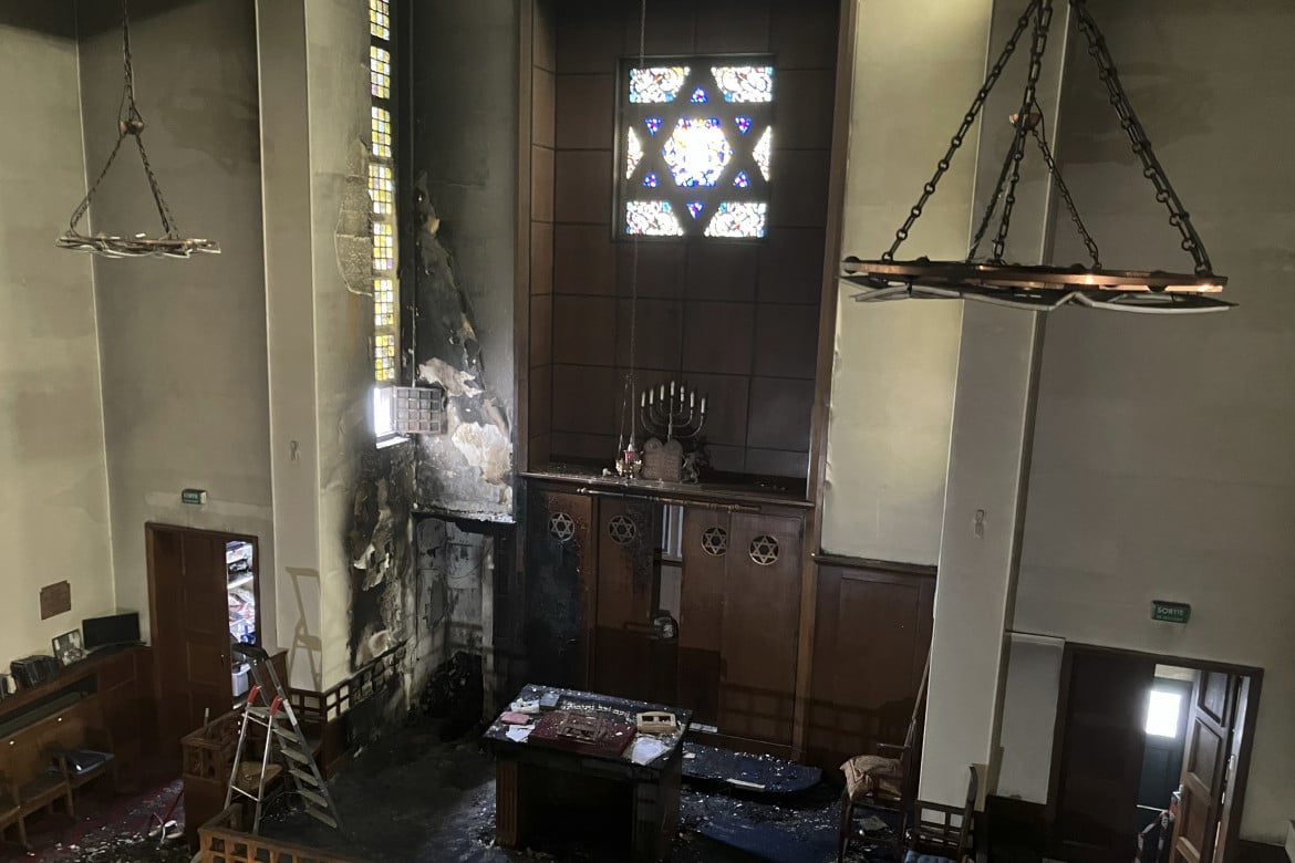 Dà fuoco alla sinagoga di Rouen: «Danni gravi». Ucciso dagli agenti