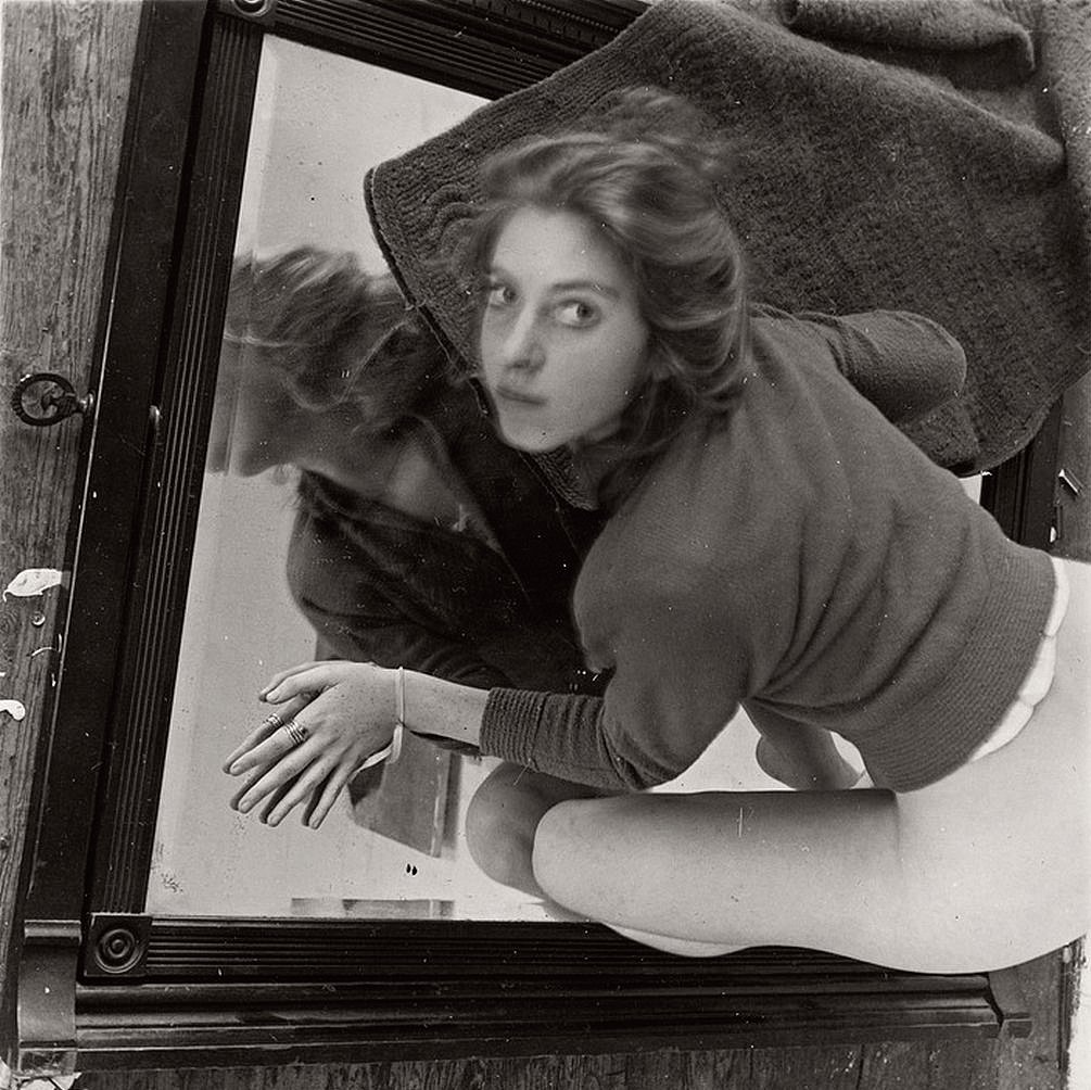 Francesca Woodman, da Angel series, Roma, 1977