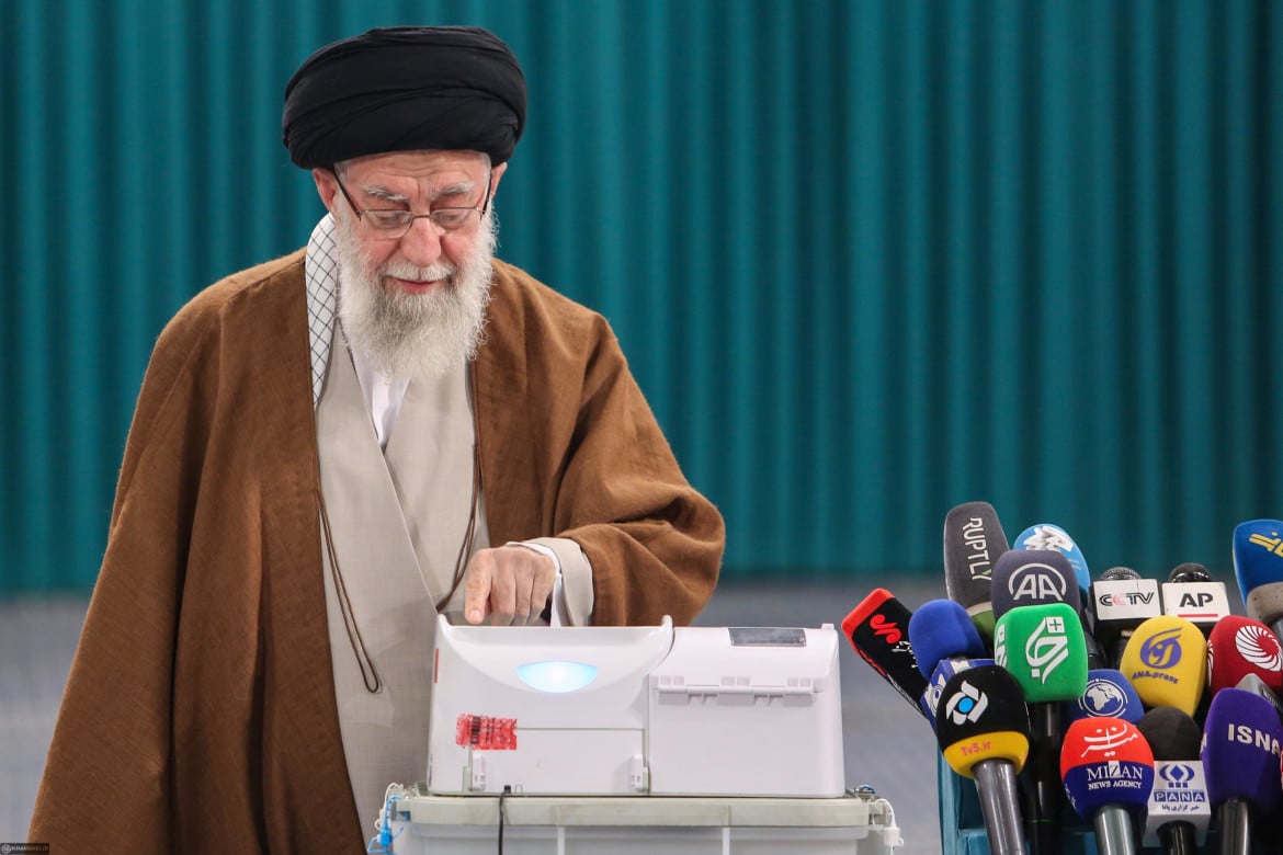 Teheran, l’Ayatollah Ali Khamanei alle elezioni di maggio