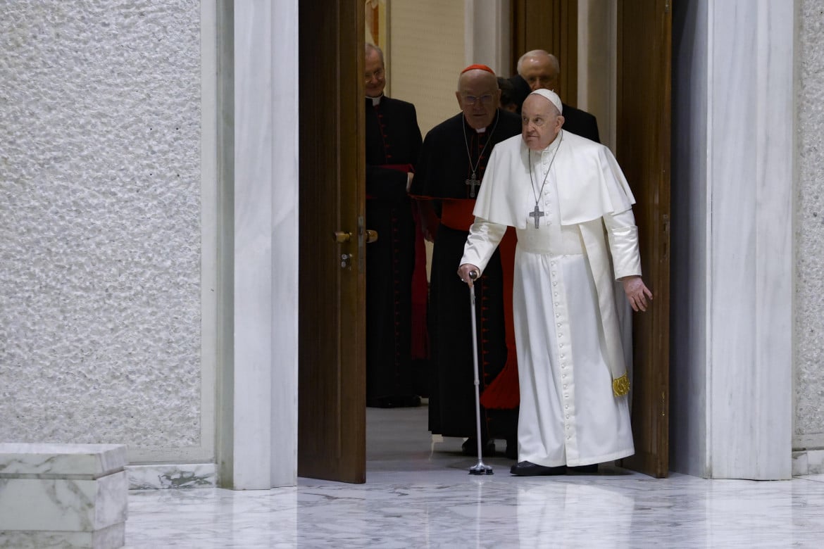 Bergoglio omofobo e trash: «C’è troppa frociaggine»