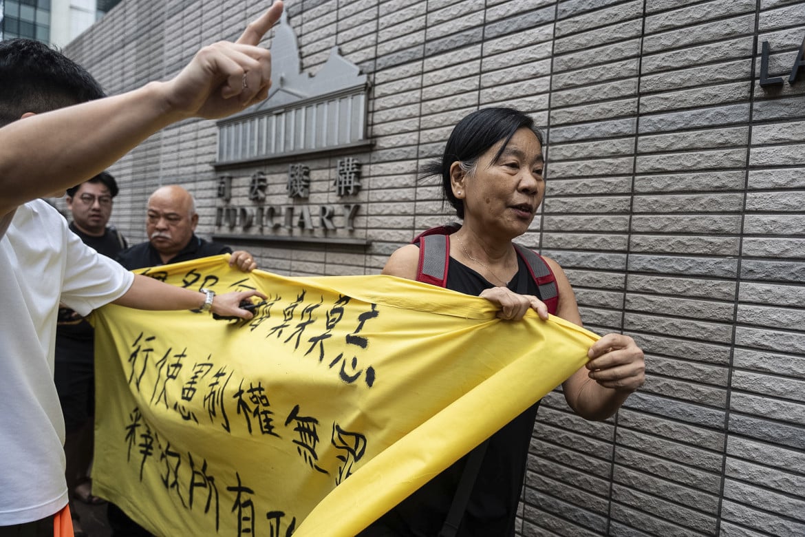 «Esercitare diritti costituzionale non è un crimine»: la protesta alla corte di Hong Kong