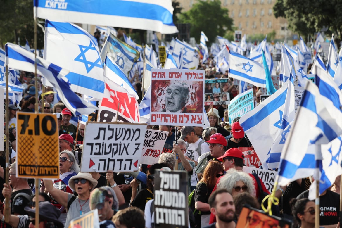 La società israeliana fa i conti con i mandati di arresto