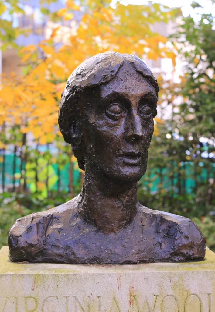 Busto di Virginia Woolf, Travistock Square, Londra
