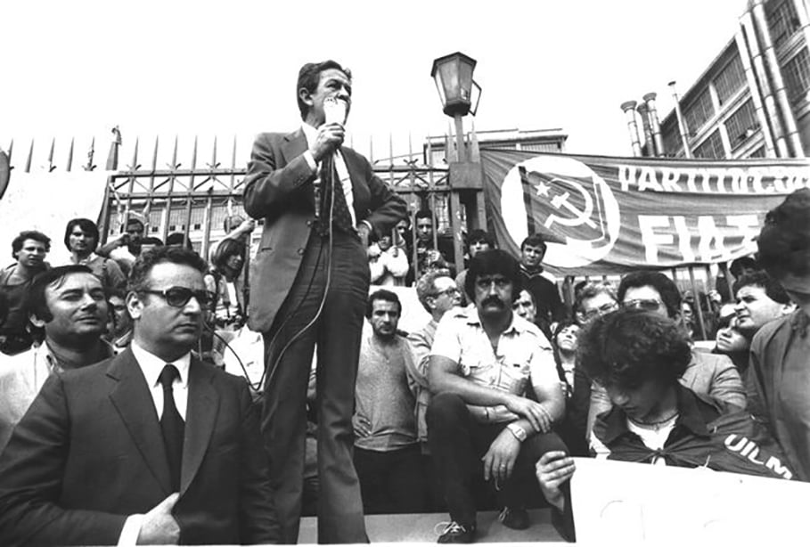 Ai cancelli della Fiat. Torino 26 settembre 1980. Il segretario del Pci si presenta dagli operai in lotta negli stabilimenti di Mirafiori, Rivalta e Lingotto nel pieno degli scioperi