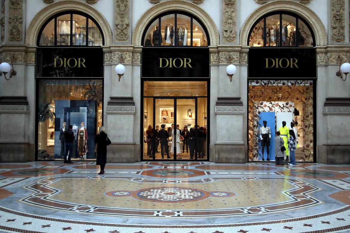Moda e caporalato, a Milano terzo caso: Dior sfrutta i cinesi