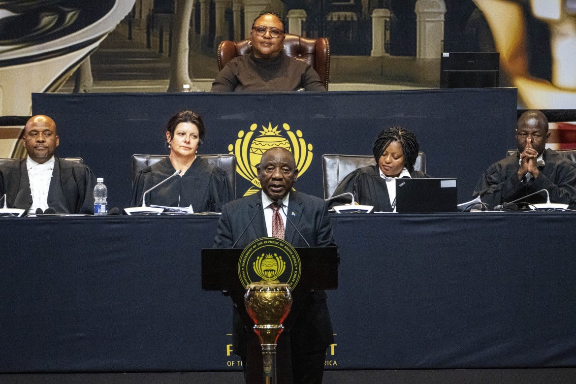 Il presidente sudafricano Cyril Ramaphosa in parlamento