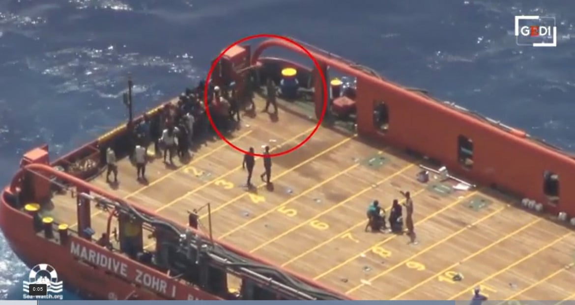 Un momento delle violenze sui migranti dal video di Sea Watch
