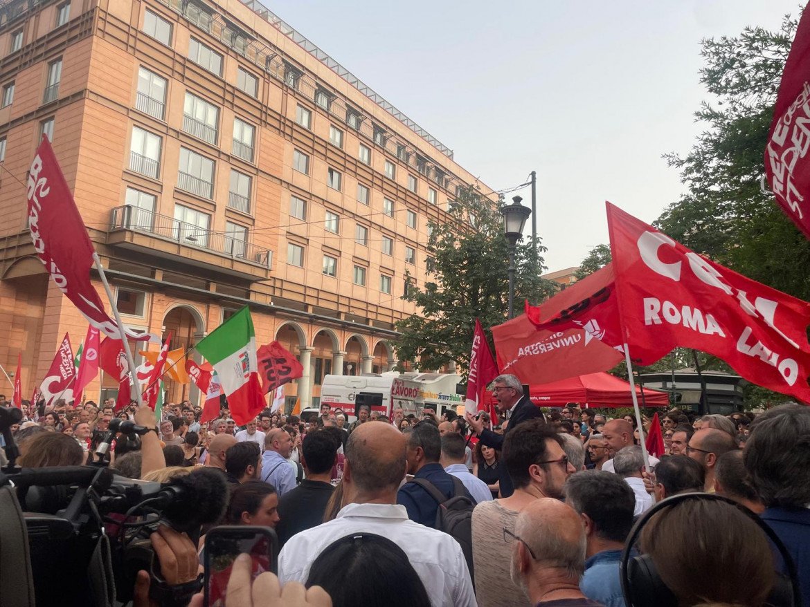 Roma, piazza antifa: «Basta impunità per Casapound»