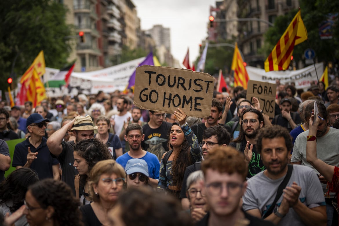 Assalto dei turisti, la mossa di Barcellona