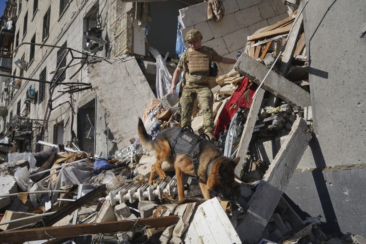 Odessa, gli effetti dell’ultimo raid missilistico russo sulle infrastrutture della città foto Ansa