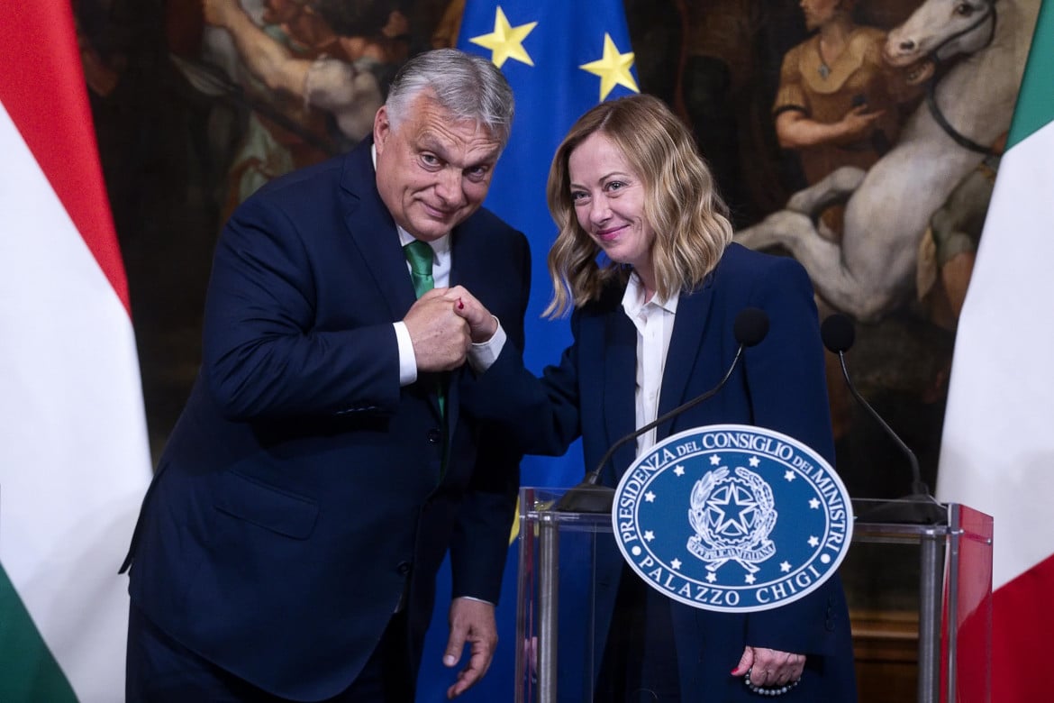Il primo ministro ungherese Viktor Orbán e Giorgia Meloni durante la conferenza stampa foto Ansa