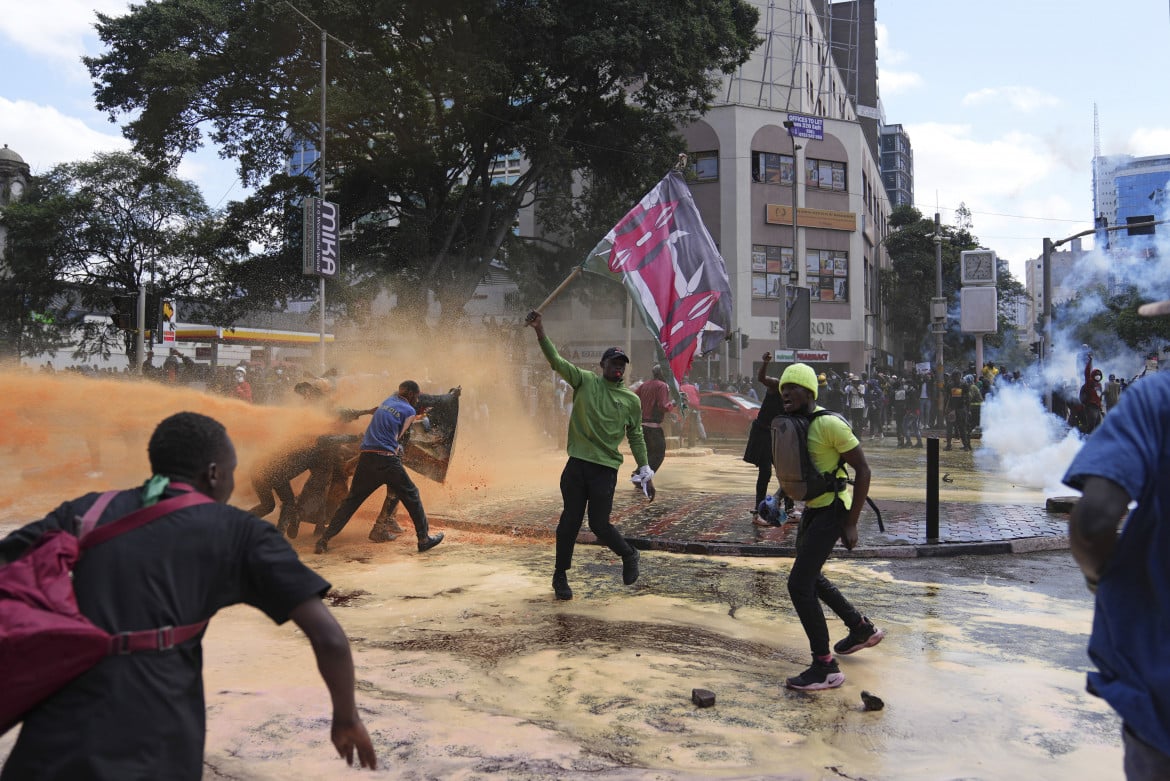 Kenya, la Finanziaria  esaspera e la polizia spara: cinque morti a Nairobi