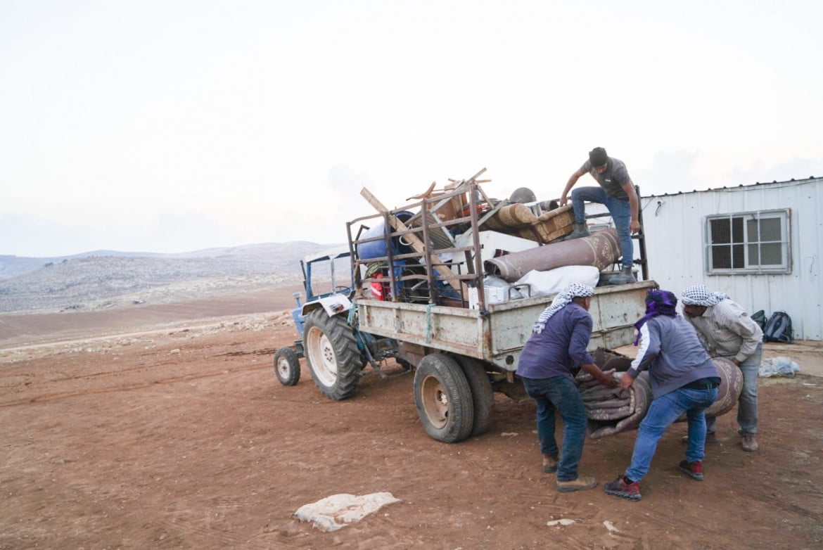 Palestinesi in fuga dal villaggio beduino di Wadi al-Siq a causa delle violenze dei coloni foto di Omri Eran-Vardi