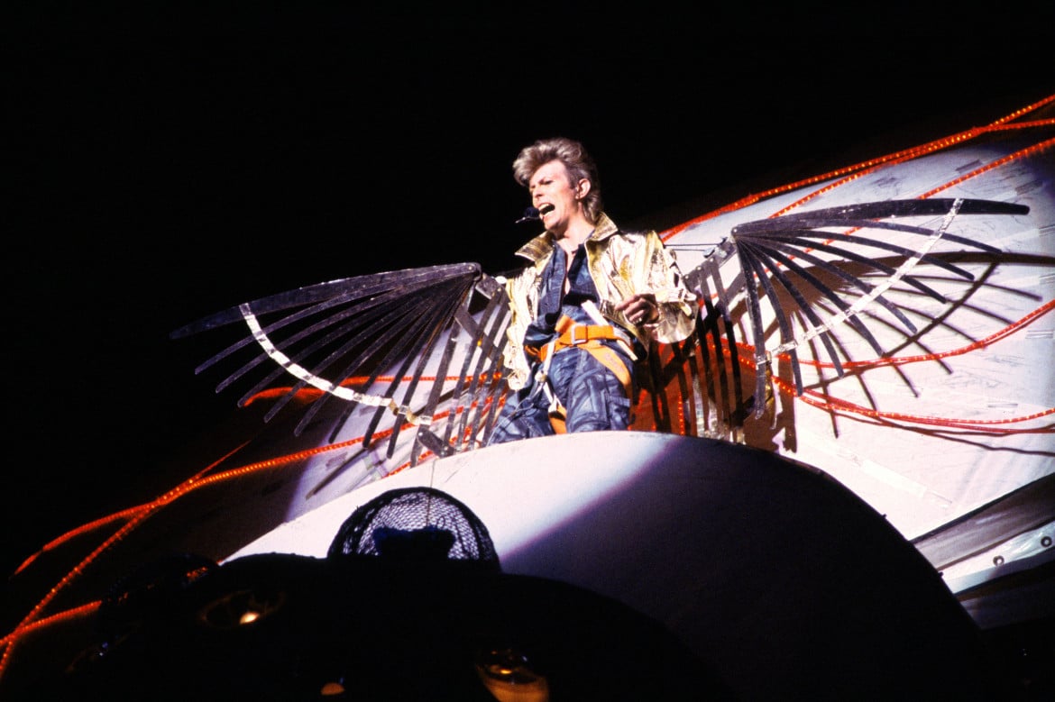David Bowie in una performance live nel 1987