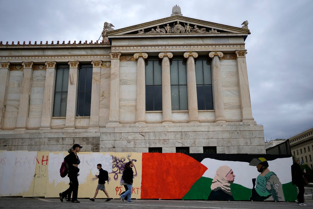 Grecia, Mitsotakis vuole rimpatriare gli europei che protestano