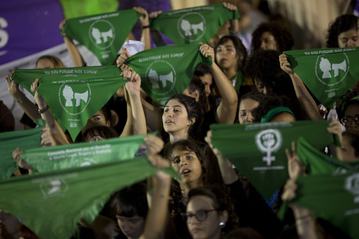 In Brasile avanza la legge che equipara aborto e omicidio. Un test “evangelico” per Lula