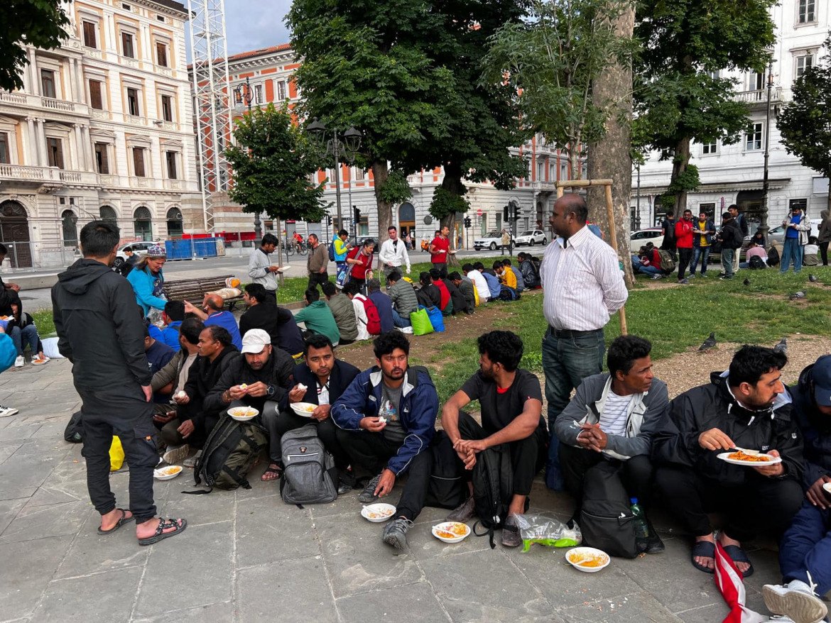 Trieste, fuori i migranti dal Silos: sta per arrivare il Papa