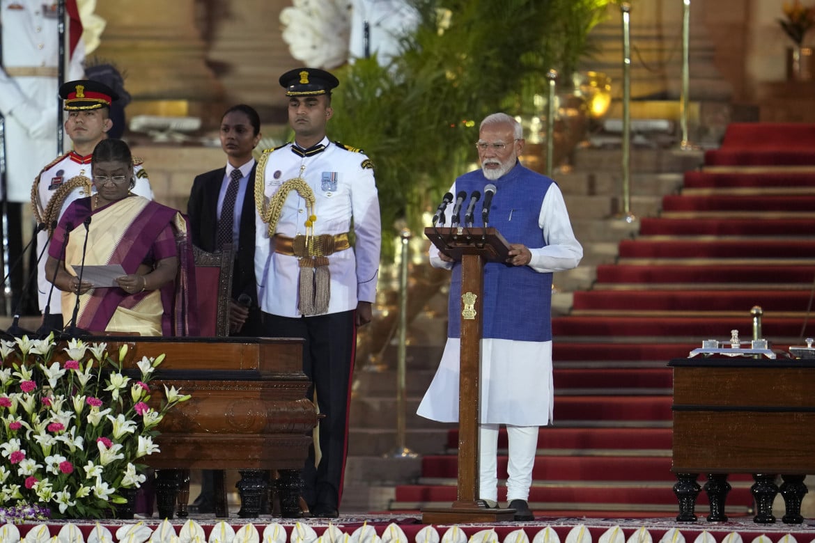 New Delhi, Narendra Modi giura per la terza volta come primo ministro foto Ap/Manish Swarup