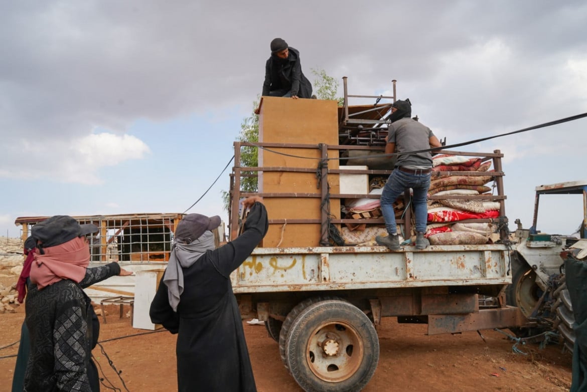 Palestinesi in fuga dal villaggio beduino di Wadi al-Siq a causa delle violenze dei coloni foto di Omri Eran-Vardi