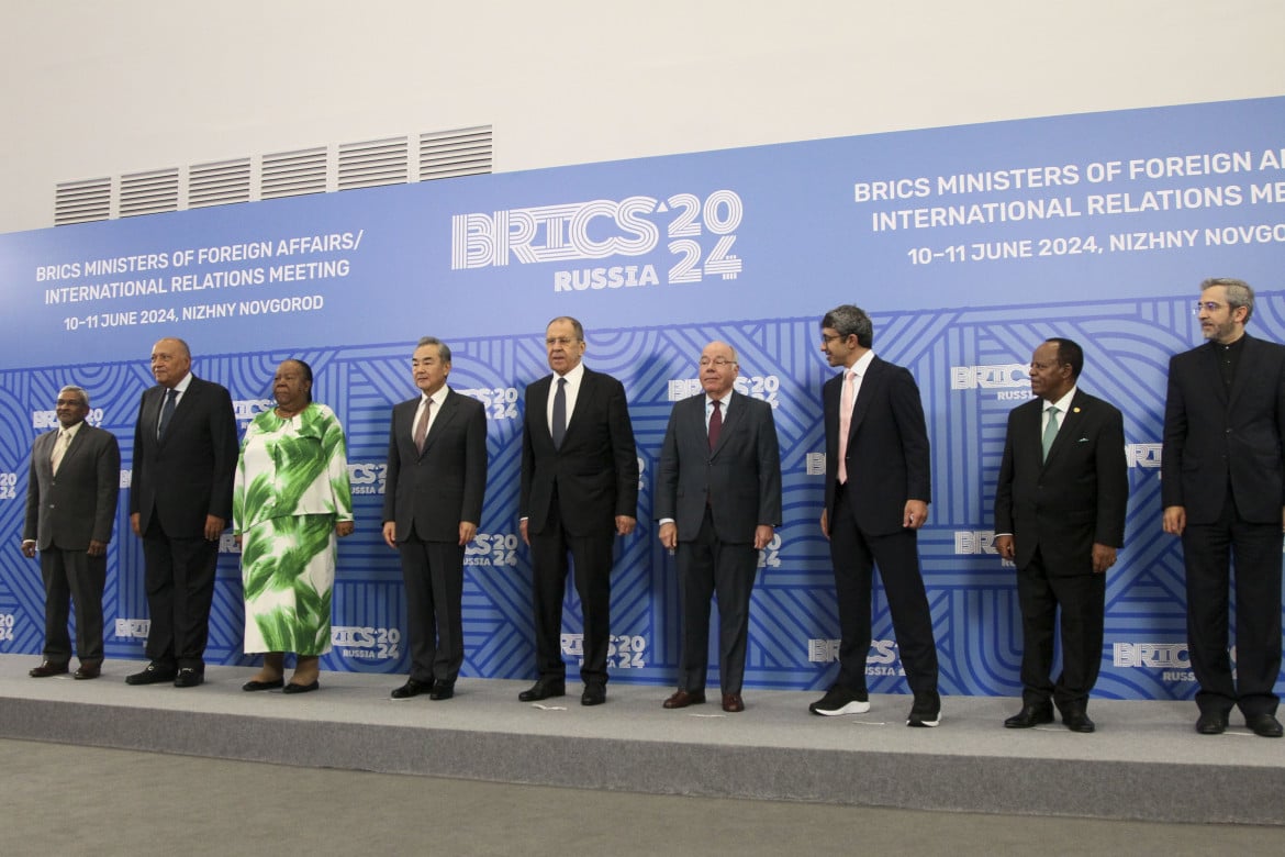 I rappresentati dei paesi "Brics" presenti al summit in Russia (AP Photo/Roman Yarovitsin)