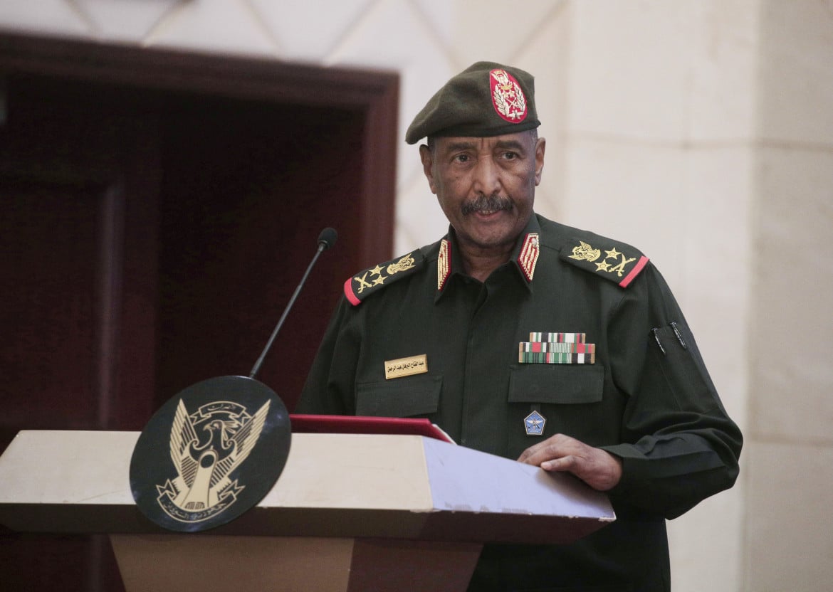 Attacco di droni sfiora al Burhan, generale e uomo forte del Sudan