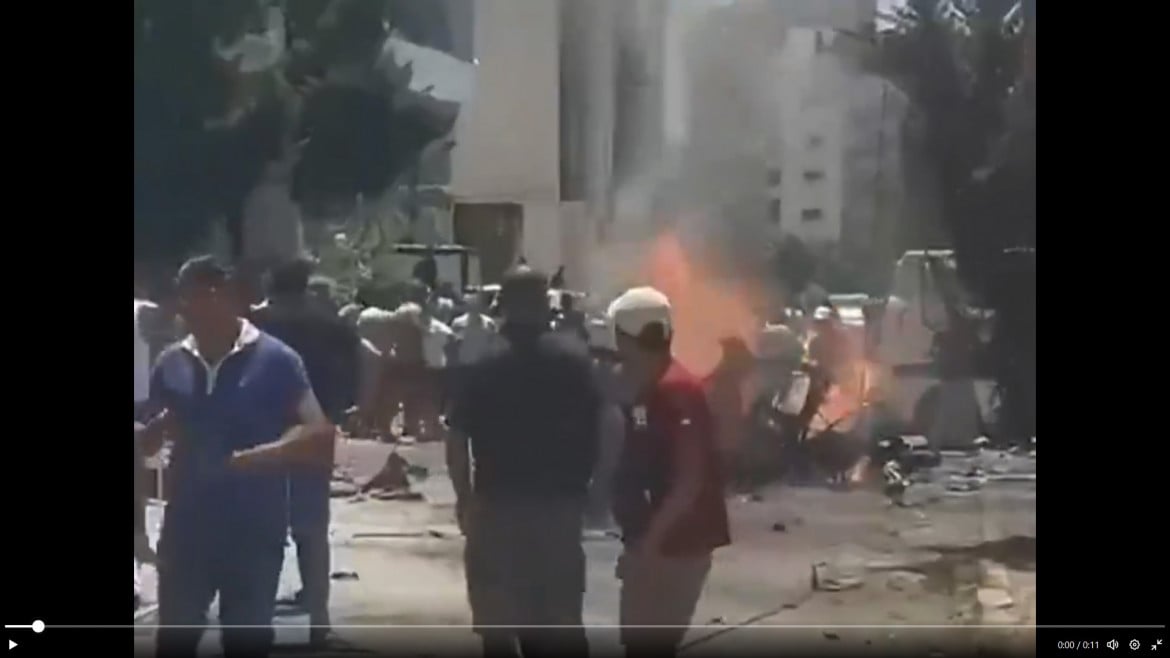 Tiro, 3 luglio, il frame di un video girato dopo l’attacco israeliano