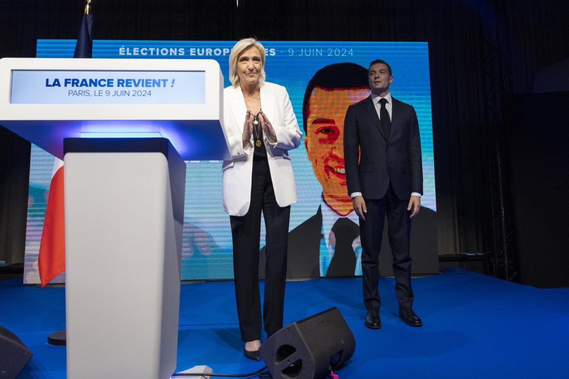 Marine Le Pen e Jordan Bardella a una festa elettorale a Parigi foto Ansa