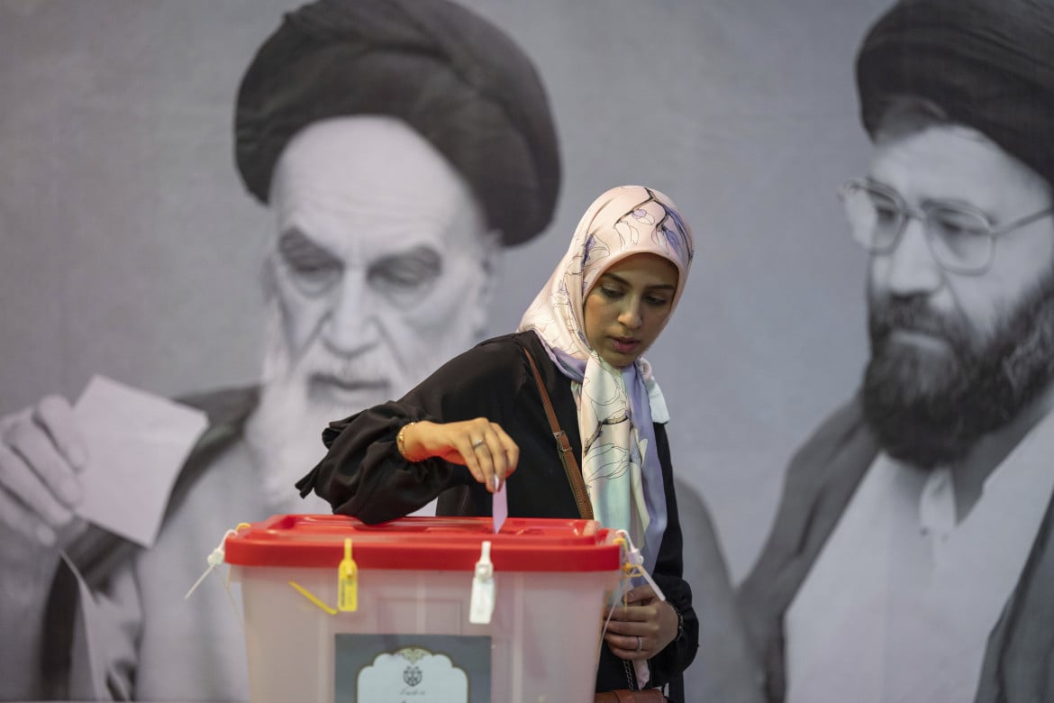 Iran al ballottaggio, muro contro i reazionari