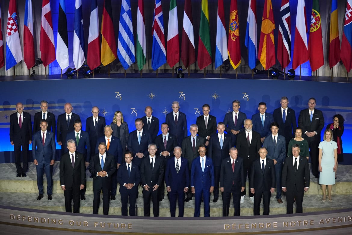 Foto di gruppo al summit Nato di Washington