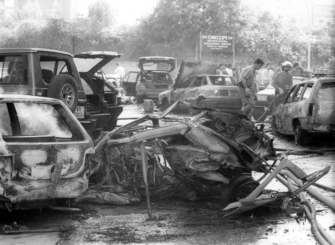Palermo, via D'Amelio dopo l'attentato al giudice Paolo Borsellino il 19 luglio 1992