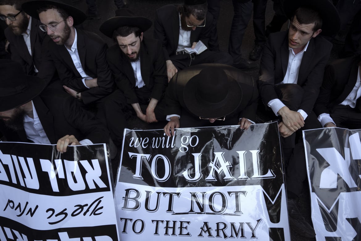 Israele, una protesta di ultraortodossi a Bnei Brak